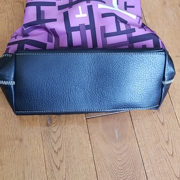 Tommy Hilfiger purse - Picture 4 of 5